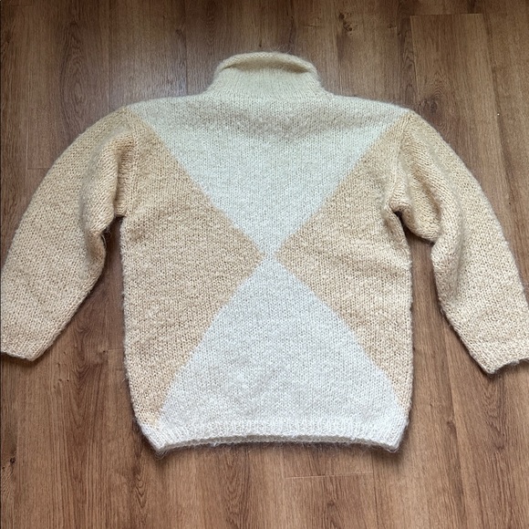 Vintage Ellen Tracy Cream and Tan Roll Turtleneck Sweater - Picture 6 of 7